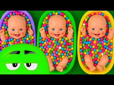 Sorting Colorful Candy with Baby Dolls - Satisfying Color Play 77