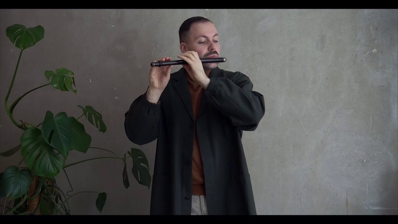 The Last Pint played on a small flute by Butler of Haymarket, London and Dublin - Robert Tobin