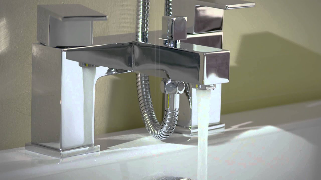 L Shaped Bath with Screen with presenter | BathEmpire