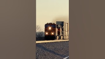 H1 Dash 9 trails on 65-70 mph BNSF Stack train!! #bnsfrailway #bnsf #train #bnsftrains #train