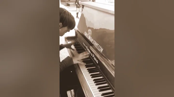 Piano Improvisation on public piano