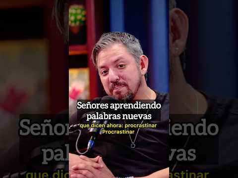 Señores aprendiendo palabras nuevas