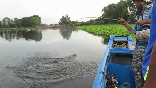 Amazing Big Strike Fish || ត្រីទាញបិះបាក់ដងសន្ទូច ខ្លាំងមែន