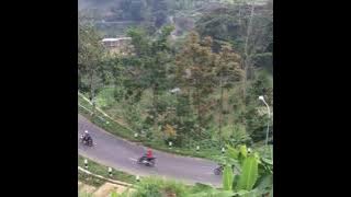 TAMASYA KE TAWANG MANGU - Lilis Suryani