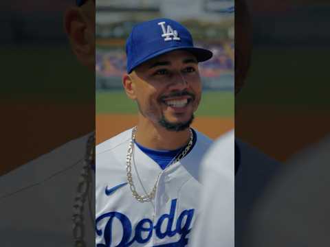 “Nice catch, little Mookie. Thanks, big Markus.” 😂 #dodgers #mlb #baseball #sports #funny