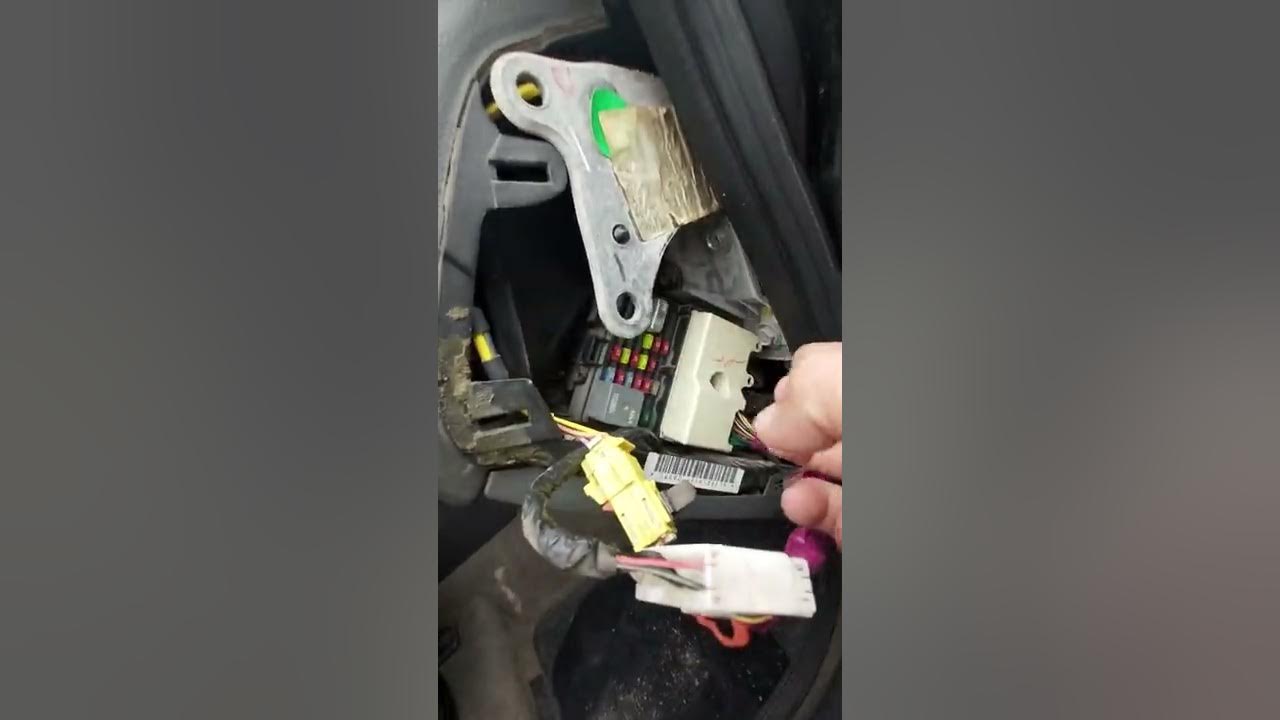 gran prix 20042008 power Windows fuse location/ fusible para ventanas eléctricas YouTube