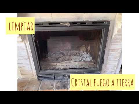 El truco para limpiar a la perfección el cristal de la chimenea o la estufa