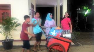 Video thumbnail of "Goyang !!! Cupi Cupita di iringi music Gerobak Dorong di Sinetron KKMJM - ANTV"