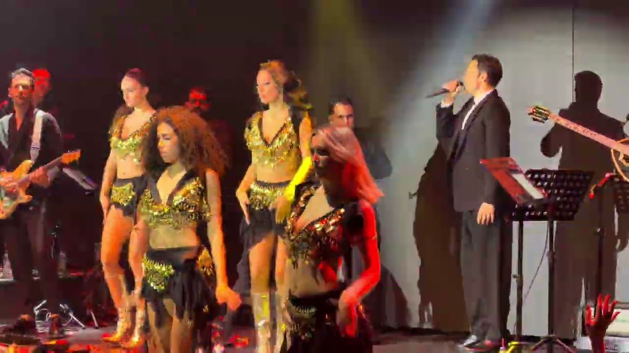 Konstantinos Argiros - Ax Kardia Mou | Live Belly Dancer Show at Kentro Athinon