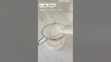 How much  does a cup of flour weigh? #baking #bakingtips #howtomeasure #science #shorts