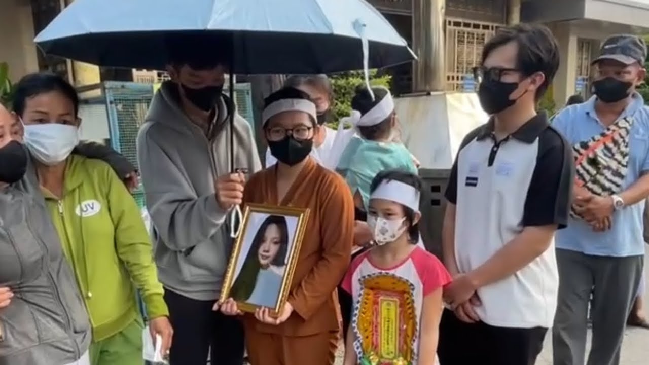 Lễ Di Quan Em Thư 18t Xem Thấy Cảnh Mẹ Thư Xỉu Đi Phải Kè Mà Rơi Nước Mắt 