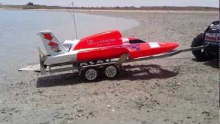 My traxxas Summit Pulling boat elam