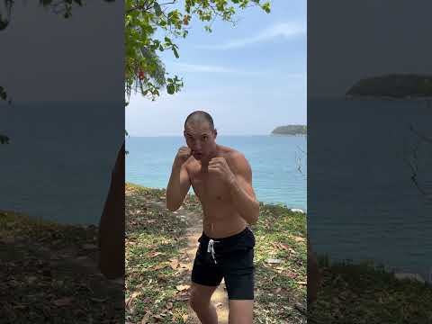 Видео: Обманный финт и кросс. #lesson #training #boxing #fighter #бокс