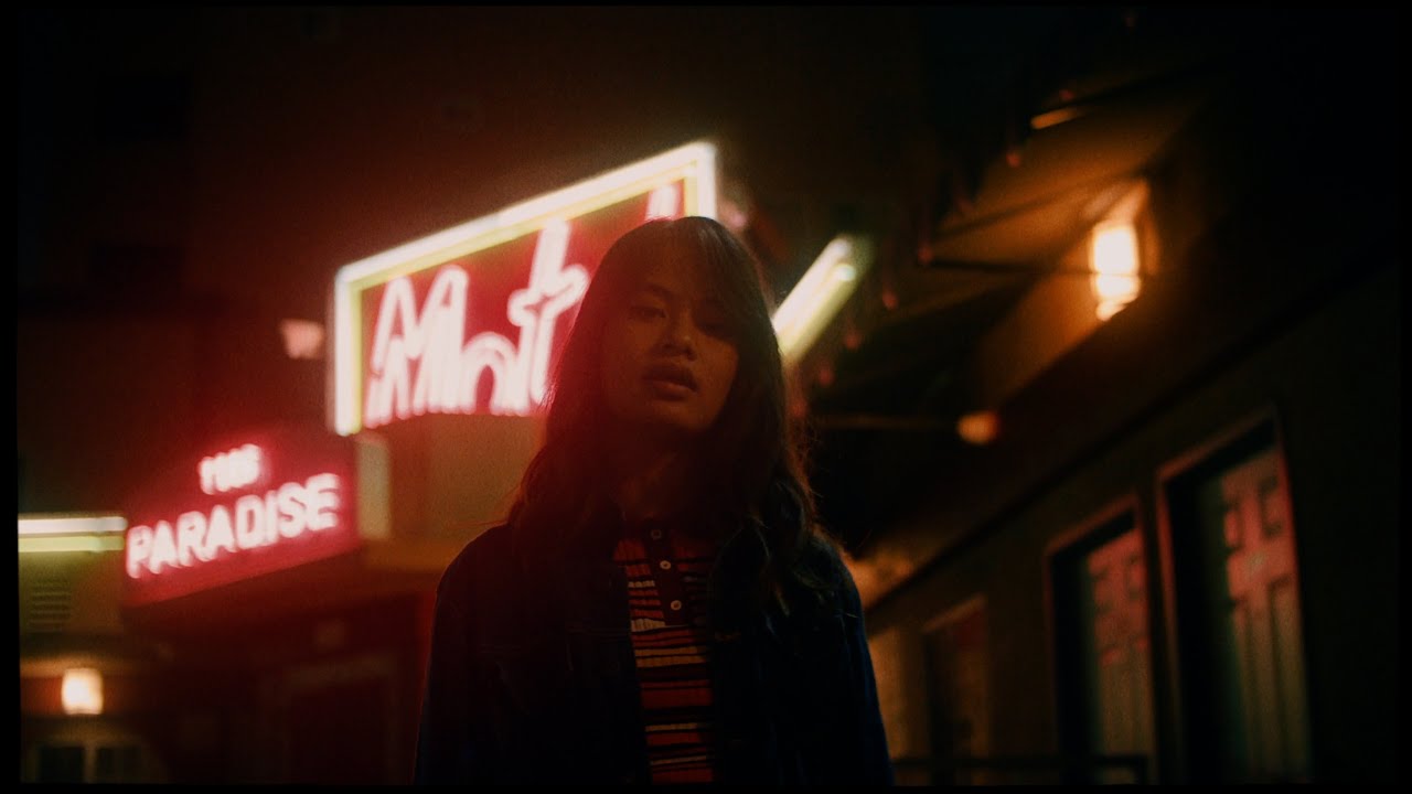 Dolly Ave - Florida (Official Video) auf YouTube ansehen Dolly Ave - Florida (Official Video) auf YouTube ansehen