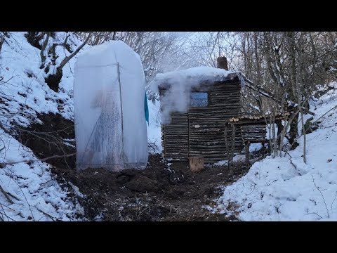 I lived in the forest for 3 months and built myself a house at -36 degrees!!