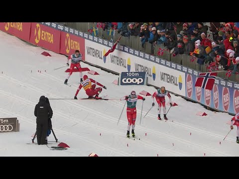 Александр Большунов упал в полуфинале спринта на «Ски Тур»