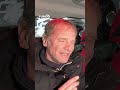 Cette dameuse grimpe des pentes à 45 degrés !