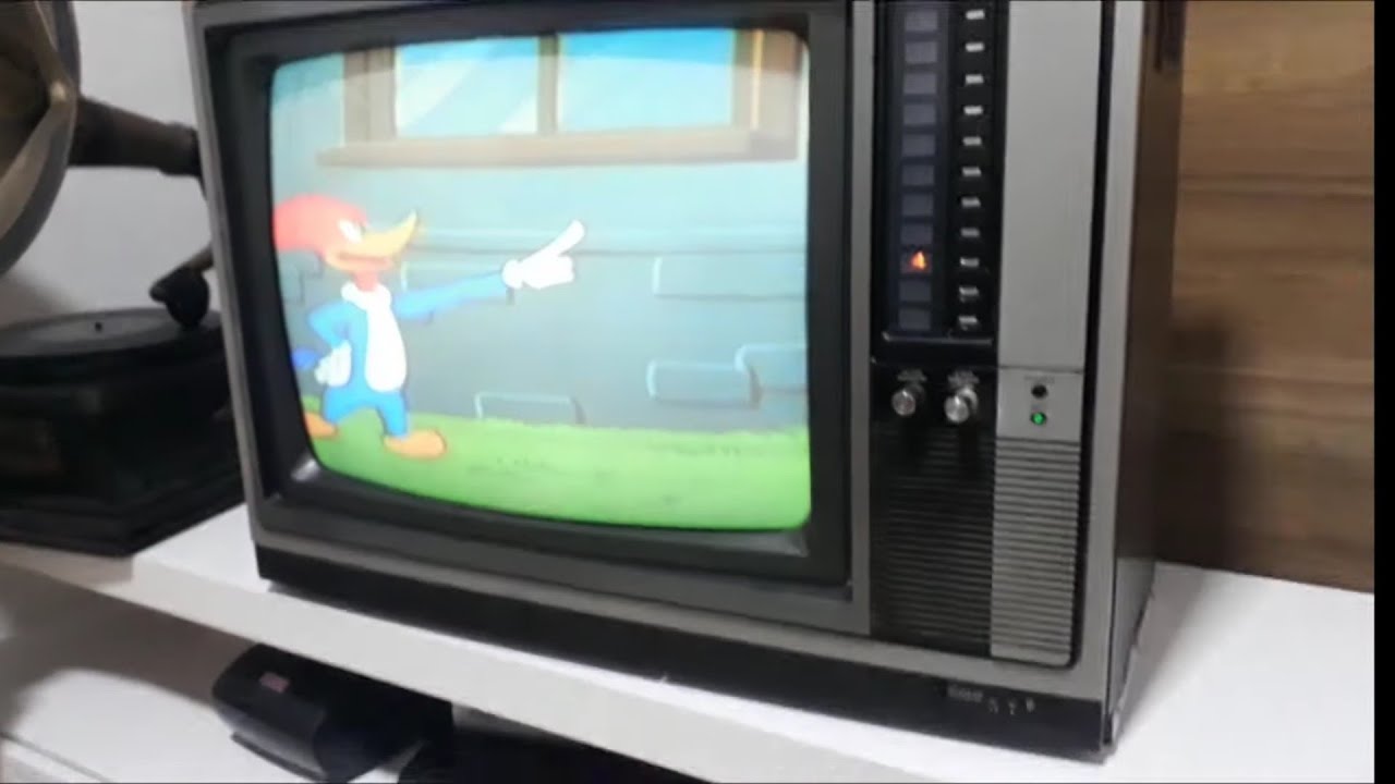 TV ANTIGA MITSUBISHI TC-2020 DE 1979 , DEFEITO, LINHAS DE RETRAÇO EM ...