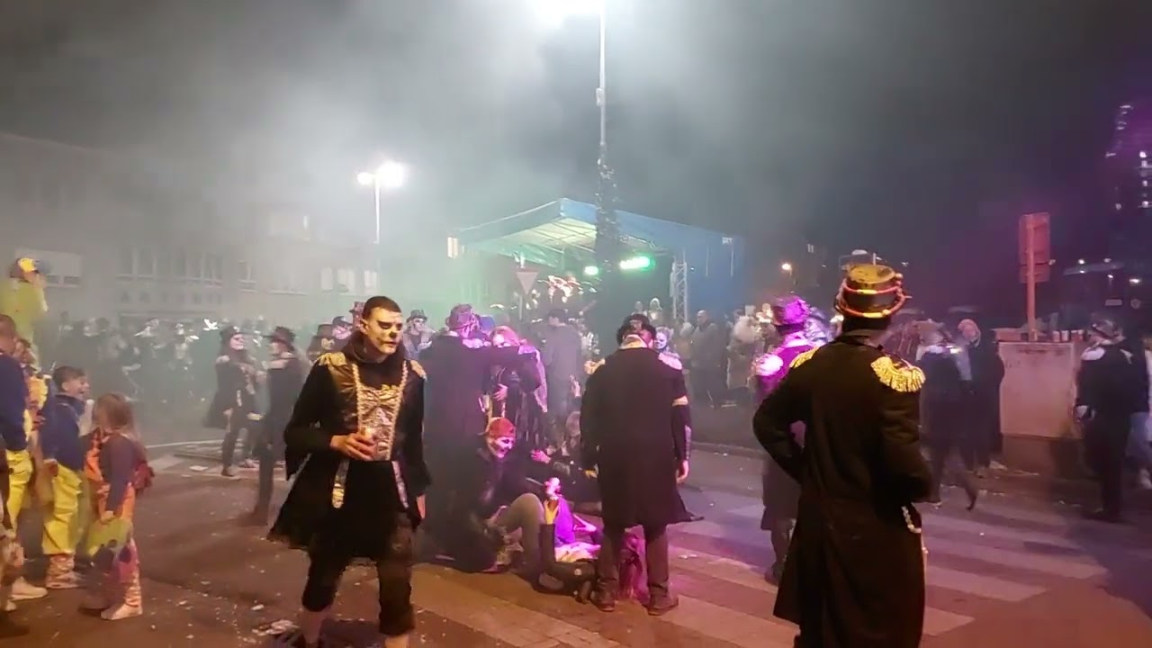 Carnaval Heist 2023 avondstoet - De Orka's