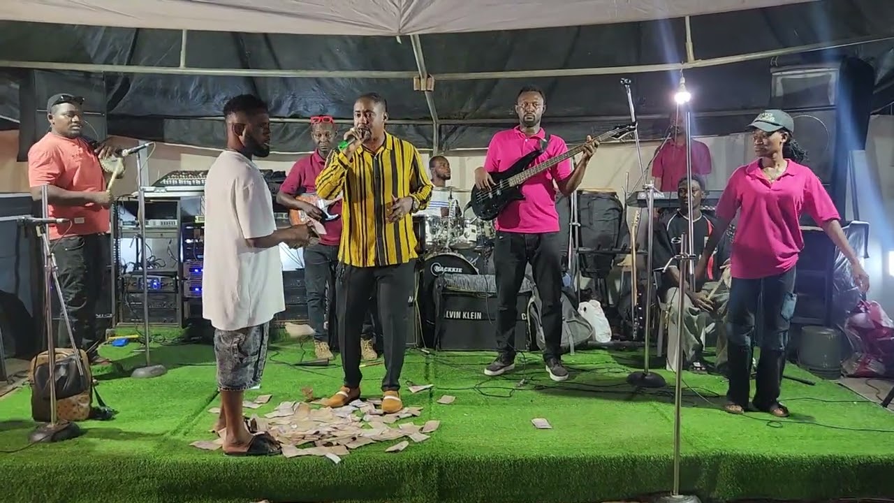 BAYO ADA JUR LIVE PERFORMANCE @ ZAVINAR WITH ISOKEN OHENHEN 