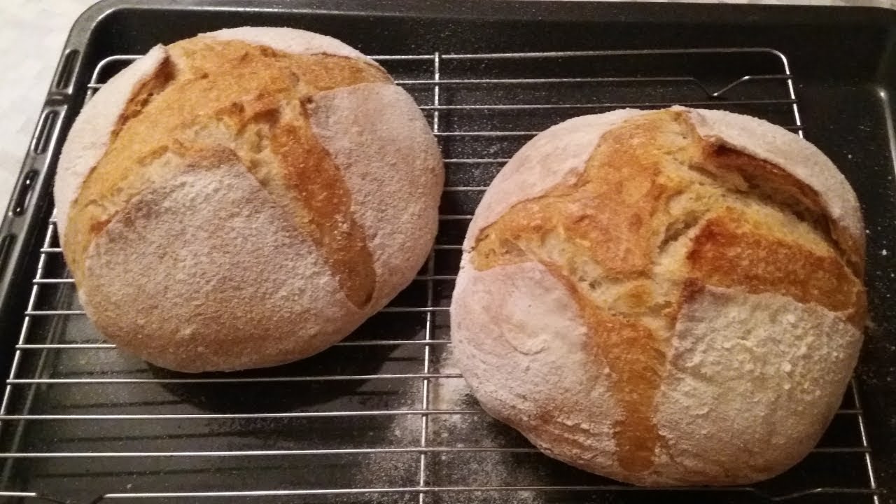 Kovászos próbakenyér, hajtogatva és hajtogatás nélkül.