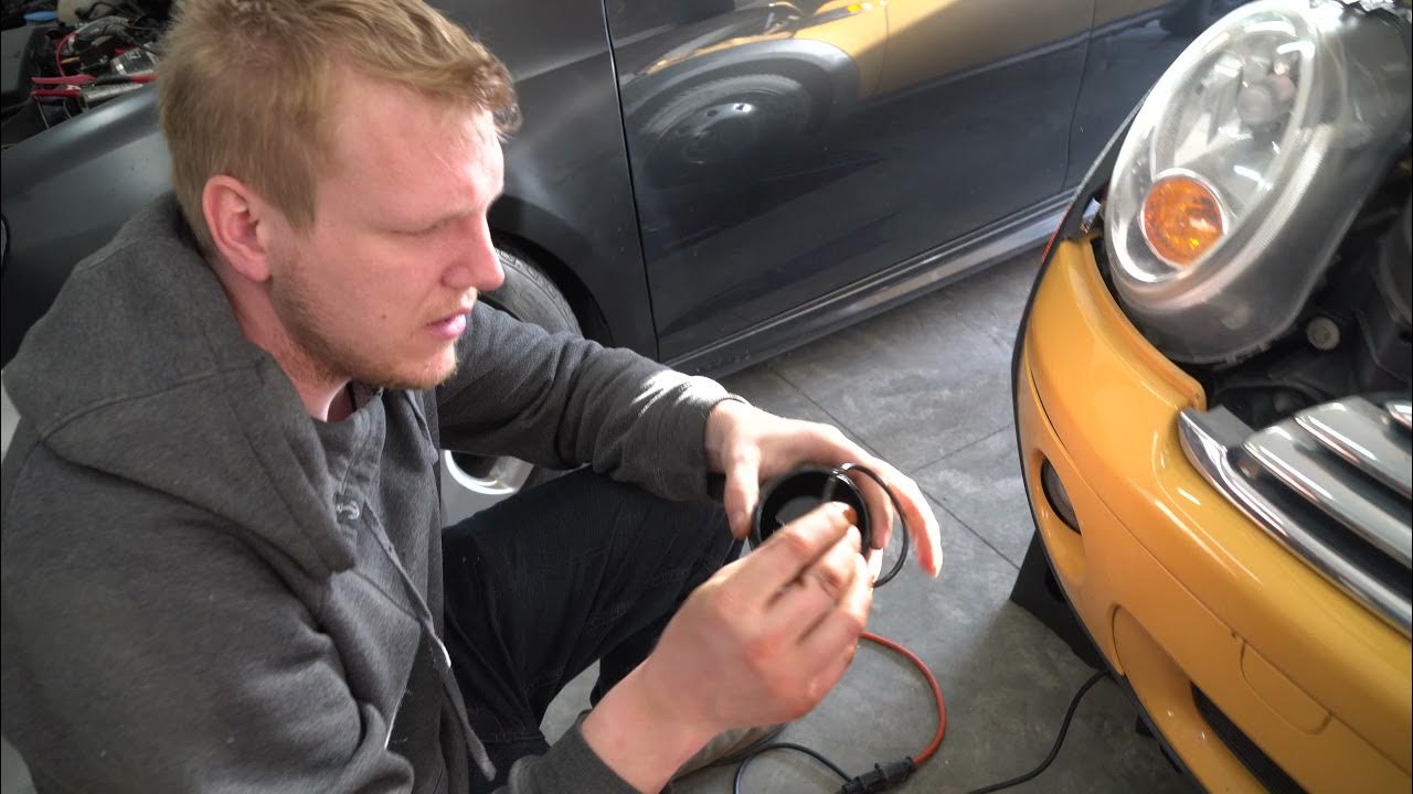 HOW TO CHANGE OIL MINI COOPER 2009 - YouTube