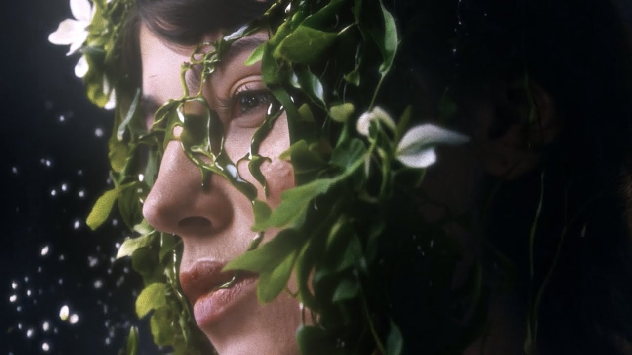 Out of the blue Maison  - Monik X Madi