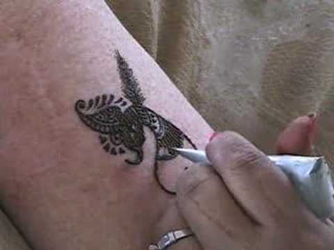 henna: artist at work - neeta sharma