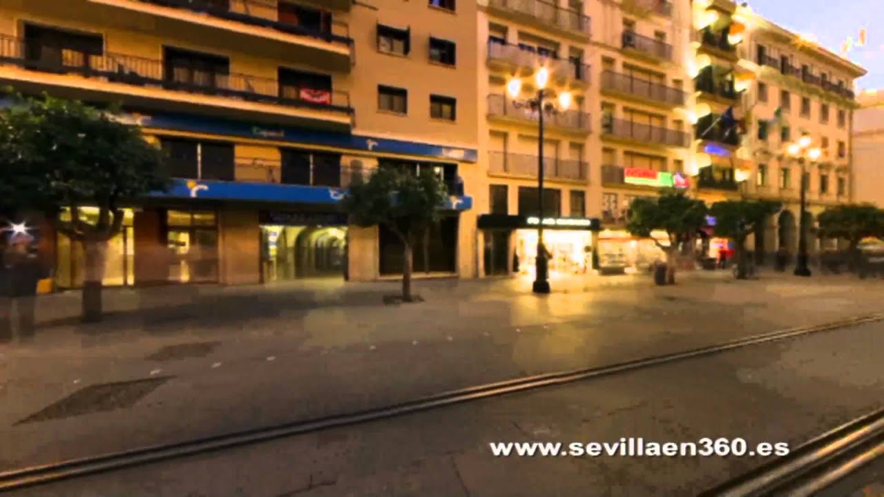 La Catedral de Sevilla. Puerta de la Asunción santas