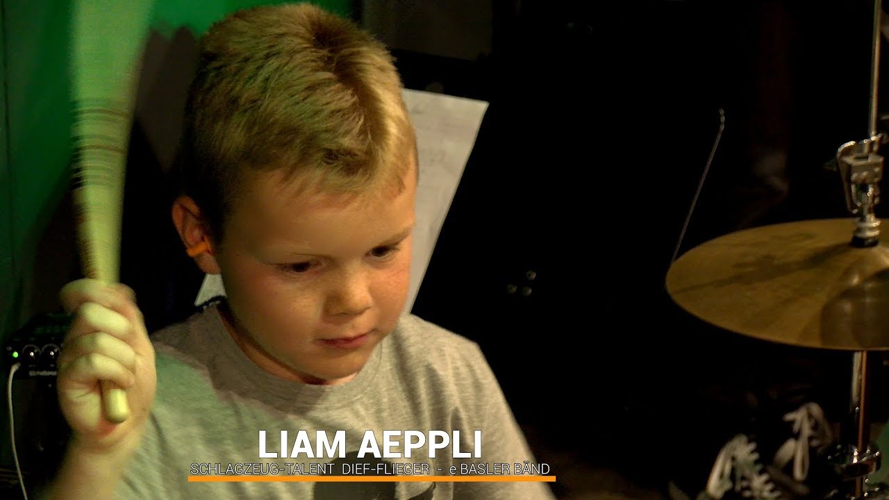 Schlagzeug-Show mit Liam Aeppli am Dief-Flieger Wurscht & Brot-Konzärt