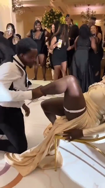 c'est un mariage ou un filme porno 😂😂😂
