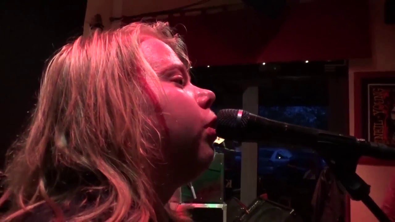 KORMUS -  Mies, joka rakastaa itseään.