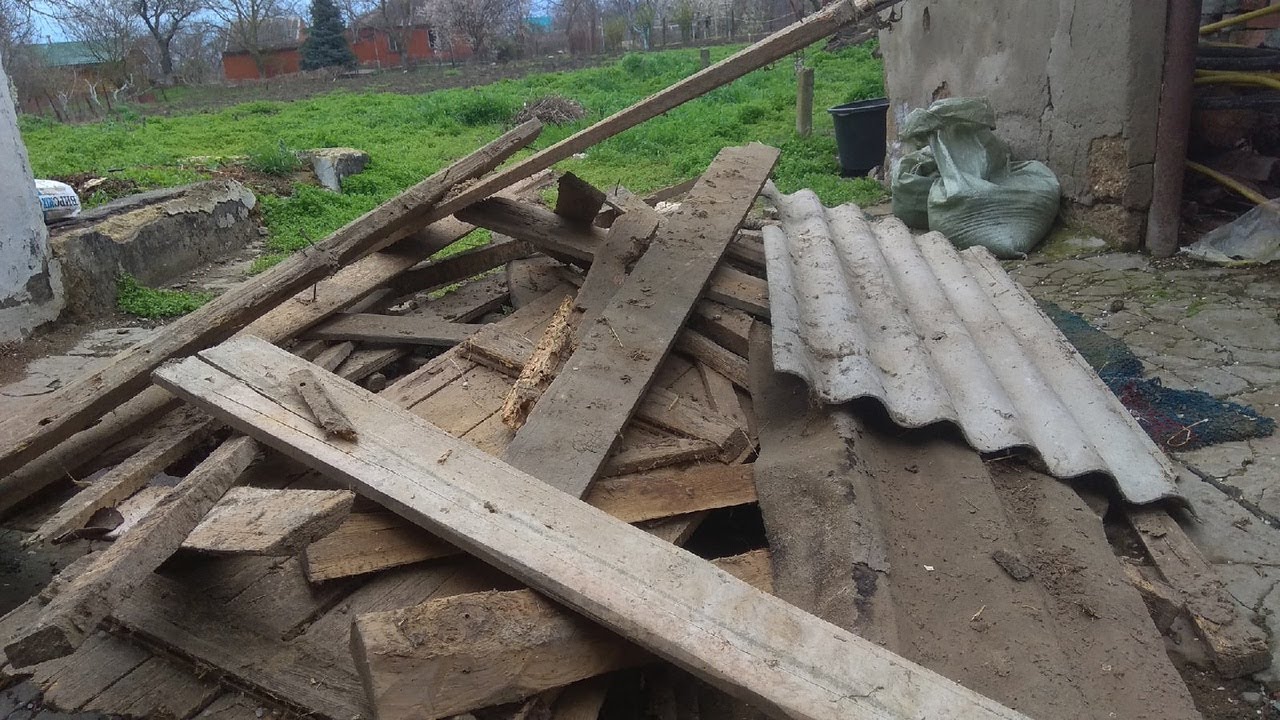 Курятник, с чего начать? Добрались до старых построек, решили обновить курятник и