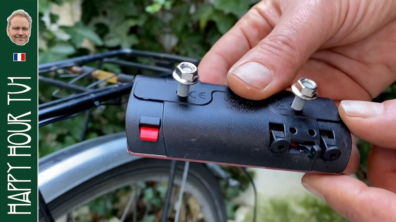 Lot De Deux Dynamos Vélo En Bakélite - Pour Pièces Détachées (ne Fonctionne Pas)