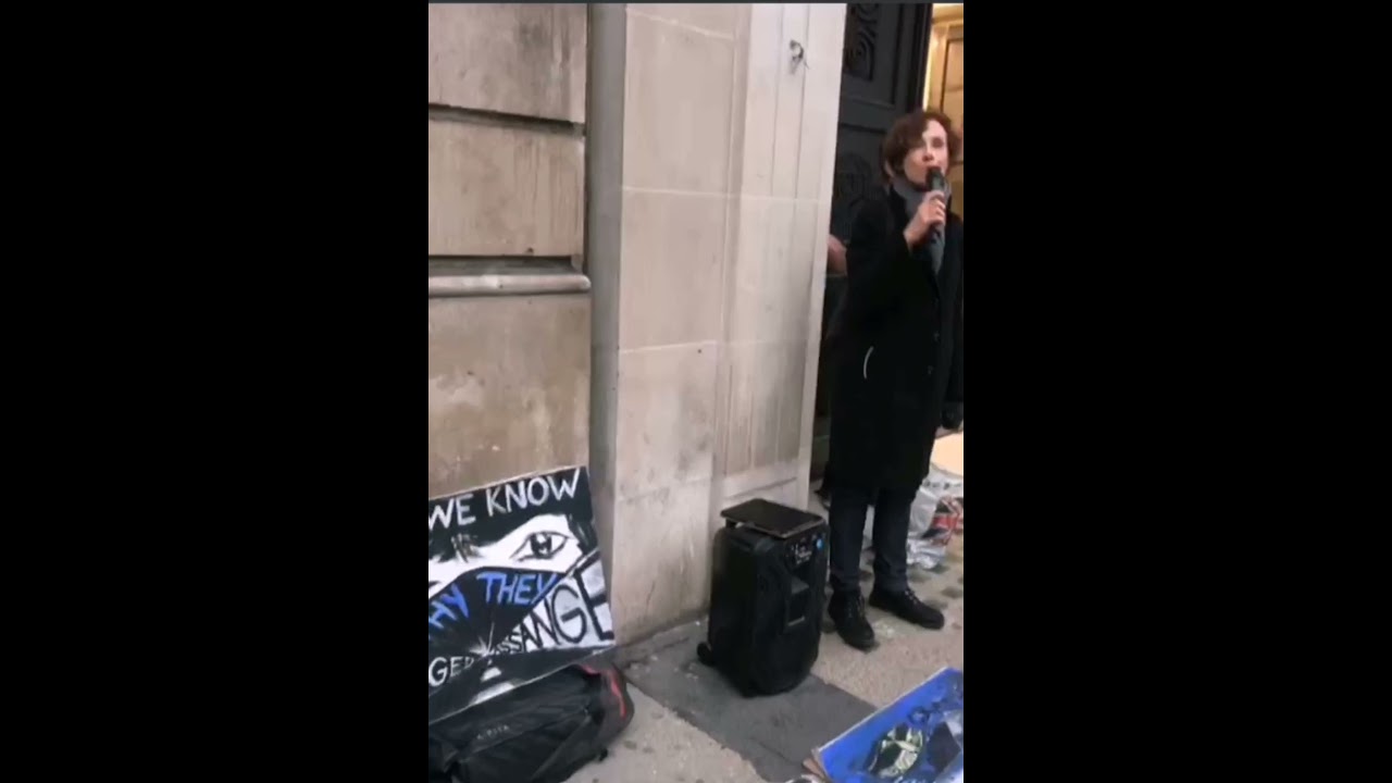 jill Everett singing for her king piers not a nonce corbyn backing provided by marco giovani