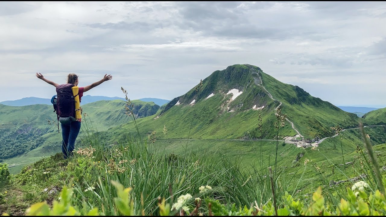 Randonnée seule dans les Monts du Cantal (GR 400)