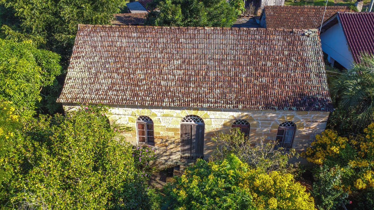 ESTE CASARÃO DE PEDRA DE MAIS DE CEM ANOS É UMA VERDADEIRA CÁPSULA DO TEMPO!