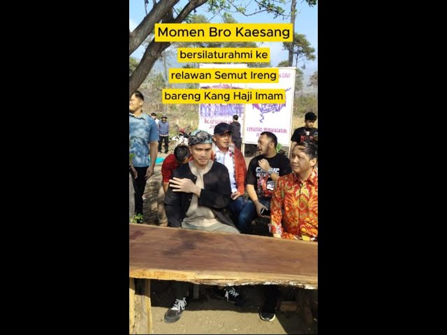 Momen Bro Kaesang, Ketum PSI menyambangi relawan Semut Ireng di Garut bareng Kang Haji Imam. class=