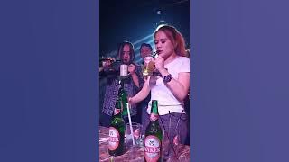 Lomba minum bir