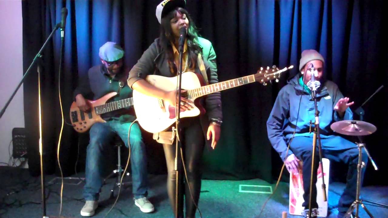 Call me Unique: The Wife (soundcheck performance with no guitar)