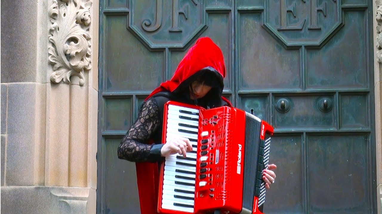 Julie's Gypsy Phantom - Czárdás/Kalinka/Phantom of the Opera/Toccata (Digital Accordion)