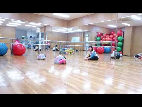 柔軟体操 ストレッチング リトミック体操 水曜日クラス キッズガーデン武蔵小杉教室 指導 小林杏純