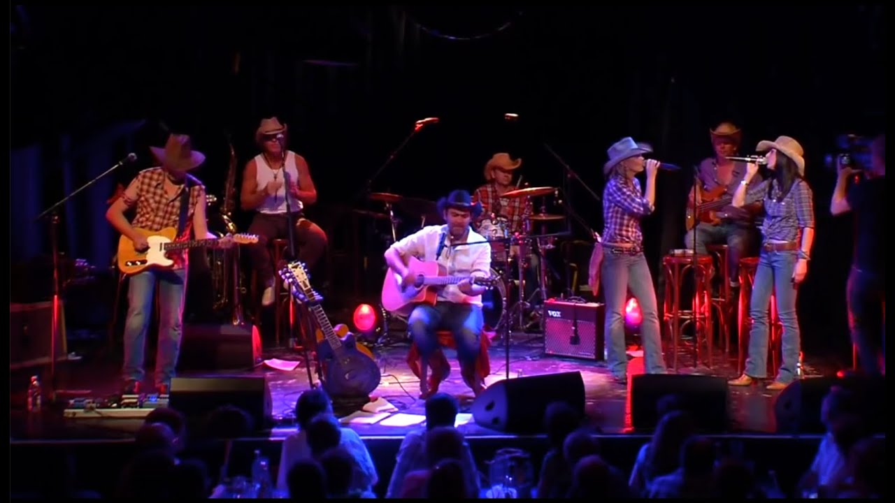 Travelin' Soldier - YouTube