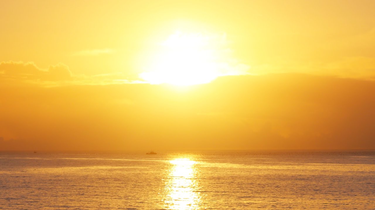 5 Minute Finding Peace By The Sea Ocean Sounds Meditation ~ For Deep Relaxation & Ease in the Body.