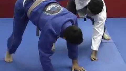 JJM ONLINE 2006 - Butterfly to X Guard Sweep/Knee Bar