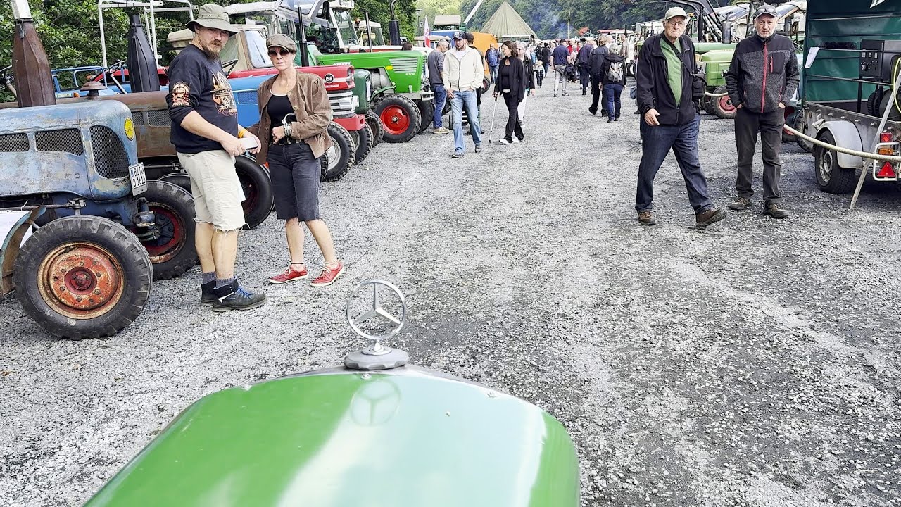 Mit dem Mercedes Traktor übers Festgelände - 13. Int. Oldtimertreffen - 54595 Prüm 03.08.2025