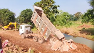 Extrem Wall Excavator Loading Wood Truck Driving Skill Heavy Equipment Operator Dredging Compilation