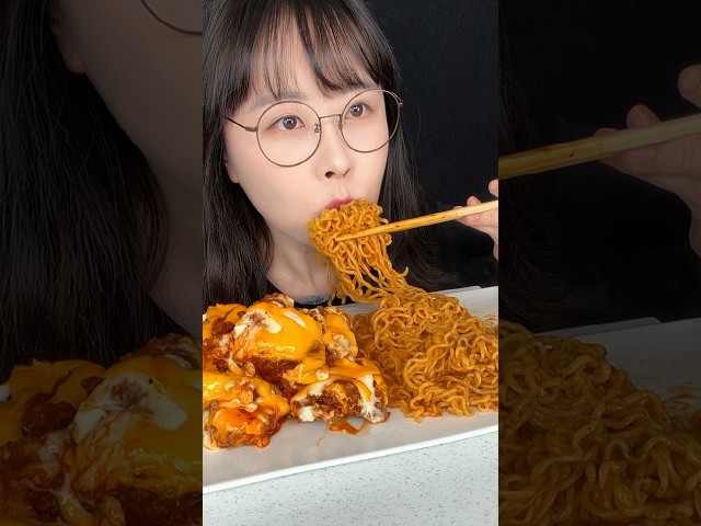 신라면 툼바 맘스터치 핫치즈빅싸이순살 먹방 #shorts