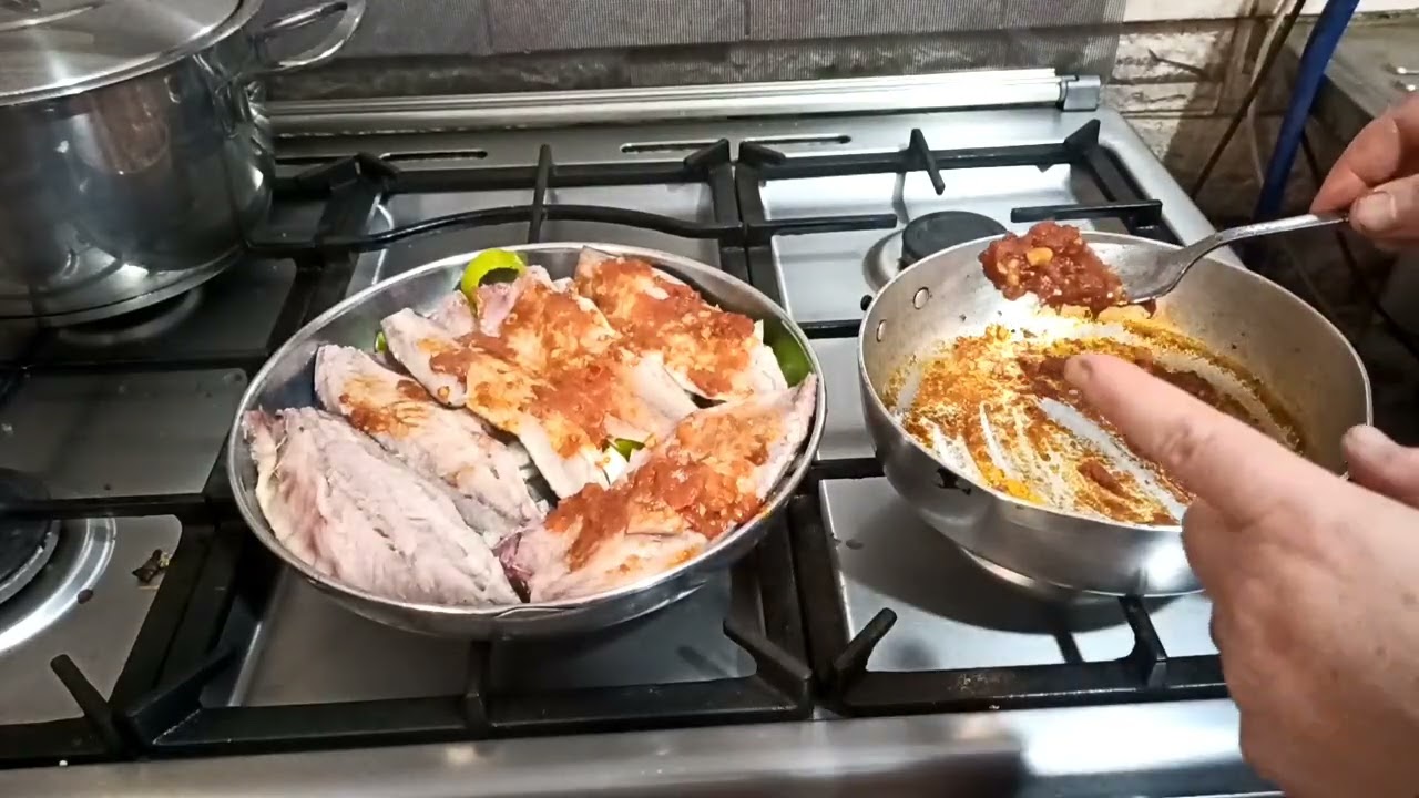 قومي اعمليها و متكسليش 🥱 صينيه السمك الماكريل🐟 بالخلطه الجبارة 😋👌🏻جربيها و مش هتندمي 😍👏🏻