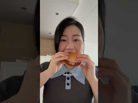 Reviewing McDonalds special menu in the Netherlands 🍔